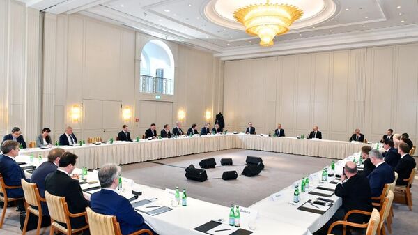 Azərbaycan Prezidenti İlham Əliyevin Almaniya iş adamları ilə görüşü olub - Sputnik Азербайджан