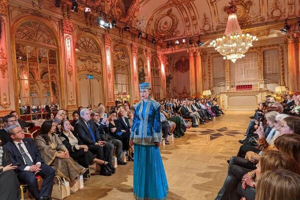 Гюльнара Халилова представила в Стокгольме коллекцию одежды Карабах - Sputnik Азербайджан