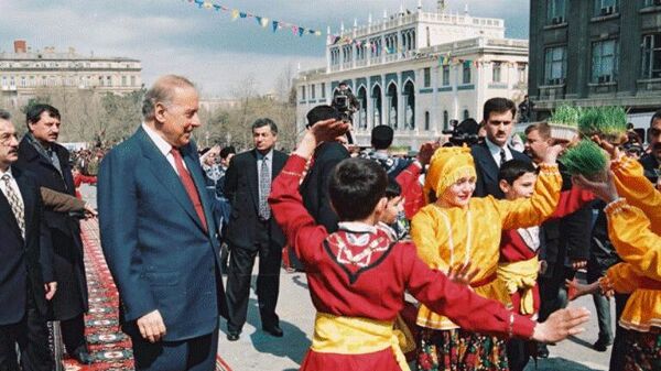 Гейдар Алиев: Новруз – это праздник азербайджанского народа - Sputnik Азербайджан