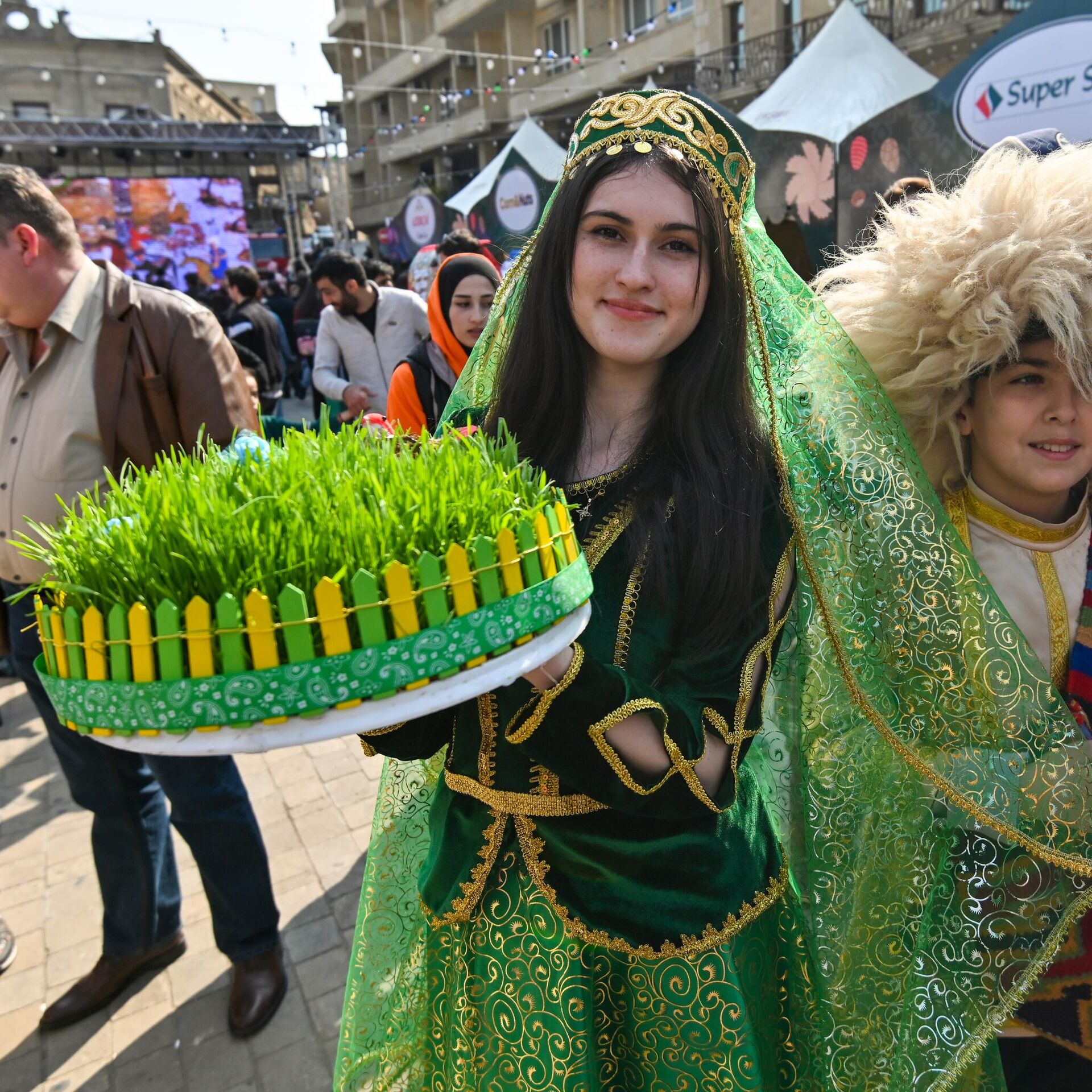 Кто отмечает навруз какие народы. Байрам Новруз байрам. Новруз байрам 2023. Национальный праздник Новруз байрам. Новруз байрам в Азербайджане.
