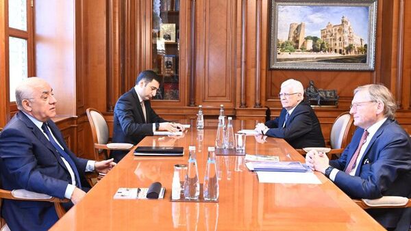 Азербайджан и Россия обсудили развитие сотрудничества в инвестиционной сфере
 - Sputnik Азербайджан