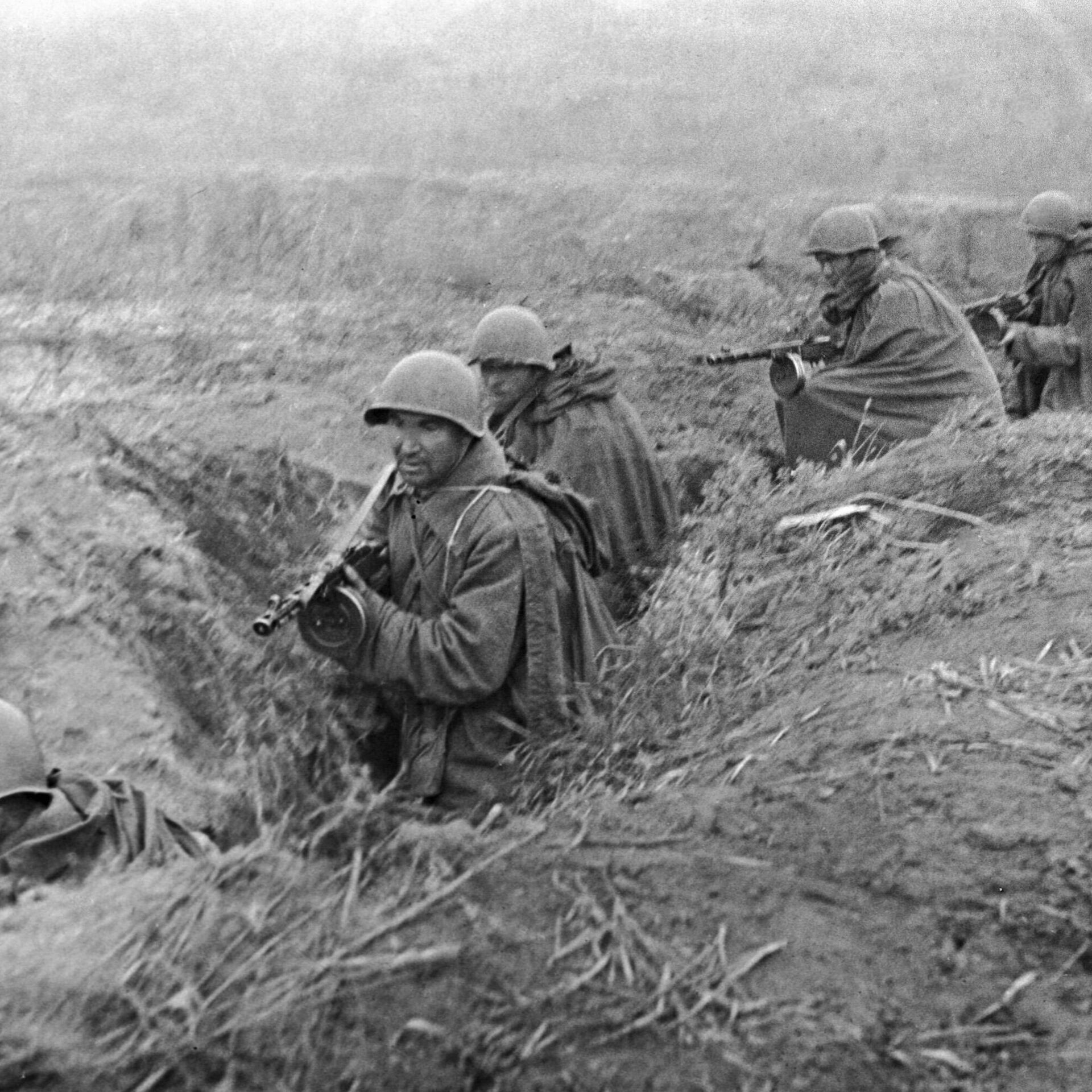 Сражения лета осени 1941 года. Битва за Перекоп. Советские солдаты в окопах 1941. Бои в донских степях 1942.