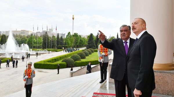 Во Дворце Нации в столице Таджикистана Душанбе состоялась церемония официальной встречи Президента Азербайджанской Республики Ильхама Алиева - Sputnik Азербайджан
