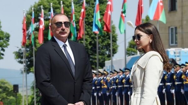 Ильхам Алиев и Мехрибан Алиева - Sputnik Азербайджан