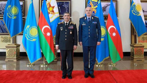 Состоялась встреча министров обороны Азербайджана и Казахстана - Sputnik Азербайджан