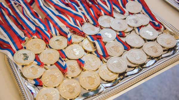Медали Международной Менделеевской олимпиады школьников по химии 2019 года - Sputnik Азербайджан