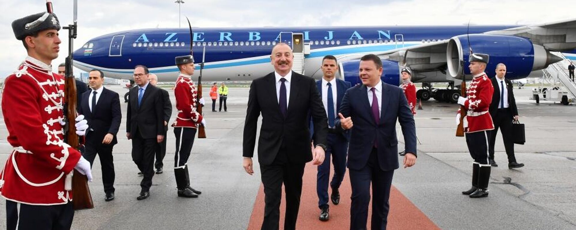 Ильхам Алиев прибыл с рабочим визитом в Болгарию
 - Sputnik Азербайджан, 1920, 25.04.2023