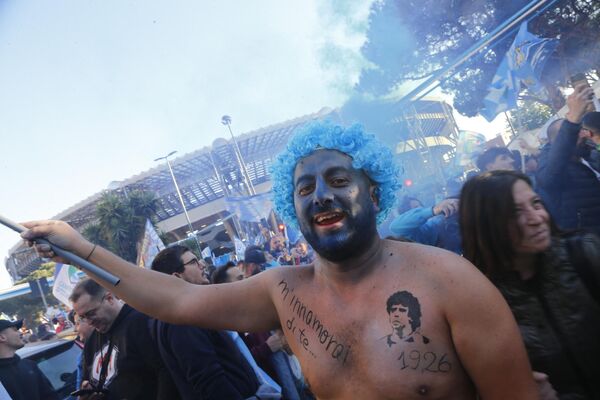 &quot;Napoli&quot; komandasının azarkeşləri &quot;Maradona&quot; stadionunda. - Sputnik Azərbaycan