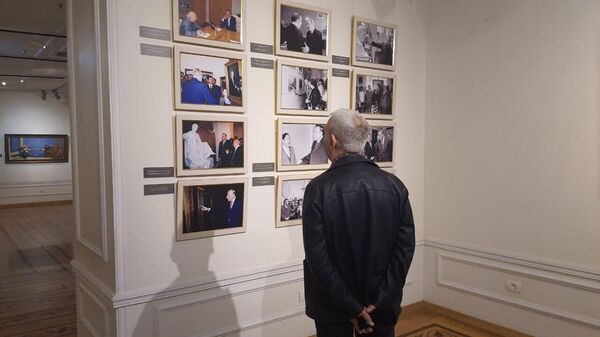  Национальном музее искусства открылась выставка «Гейдар Алиев 100 – Любимые произведения», посвящённая 100-летию со дня рождения великого Гейдара Алиева - Sputnik Азербайджан