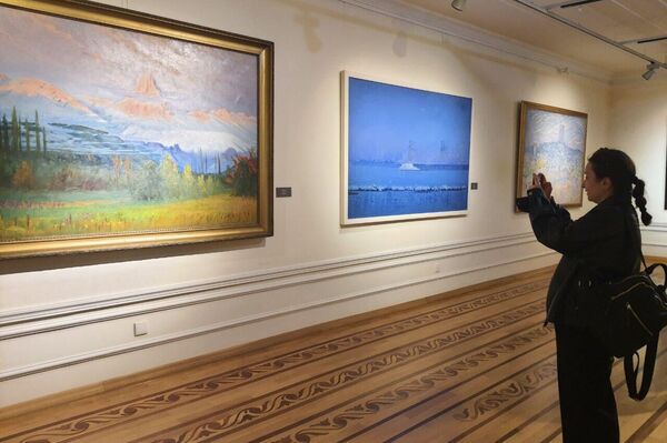 Выставка «Гейдар Алиев 100 – Любимые произведения», посвящённая 100-летию со дня рождения великого Гейдара Алиева - Sputnik Азербайджан