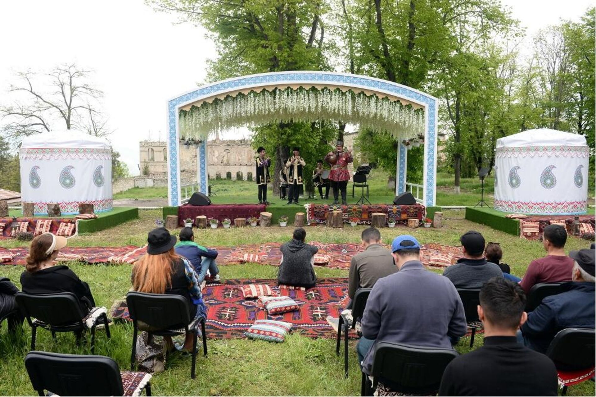 “Xarıbülbül” Beynəlxalq Musiqi Festivalı başlayıb - Sputnik Азербайджан, 1920, 09.05.2023