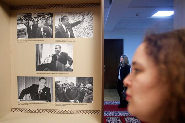 Выставка «Гейдар Алиев. Жизнь длиною в вечность» в Государственной Думе РФ - Sputnik Азербайджан