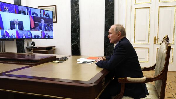 Президент РФ В. Путин провел совещание Совбеза РФ - Sputnik Азербайджан