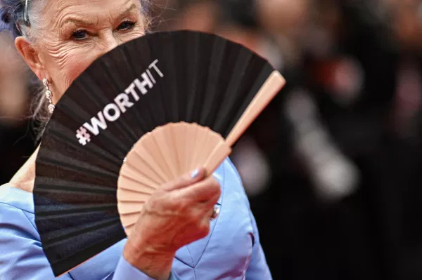 Britaniyalı aktrisa Helen Mirren 76-cı Kann Film Festivalının açılış mərasimində. Britaniyalı aktrisa Helen Mirren 76-cı Kann Film Festivalının açılış mərasimində. - Sputnik Azərbaycan