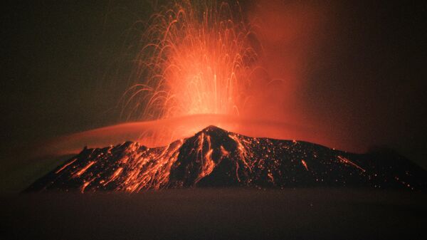 Извержение вулкана Попокатепетль - Sputnik Азербайджан