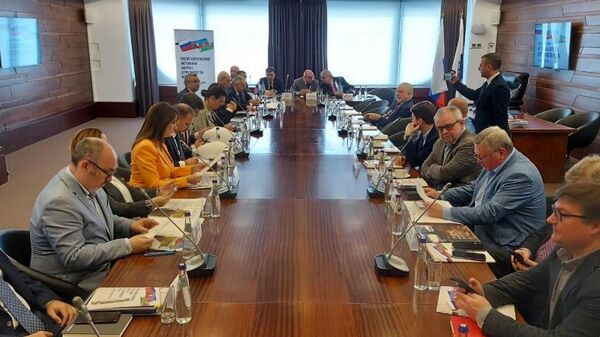 Rusiya-Azərbaycan: media əməkdaşlığının aktual məsələləri dəyirmi masası - Sputnik Azərbaycan