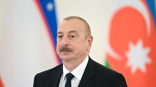 Президент Азербайджанской Республики Ильхам Алиев перед началом заседания высшего Евразийского экономического совета (ВЕЭС) в расширенном составе в Москве. - Sputnik Азербайджан
