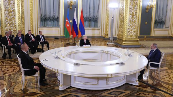 Трехсторонняя встреча Путина Алиева и Пашиняна в Москве - Sputnik Азербайджан