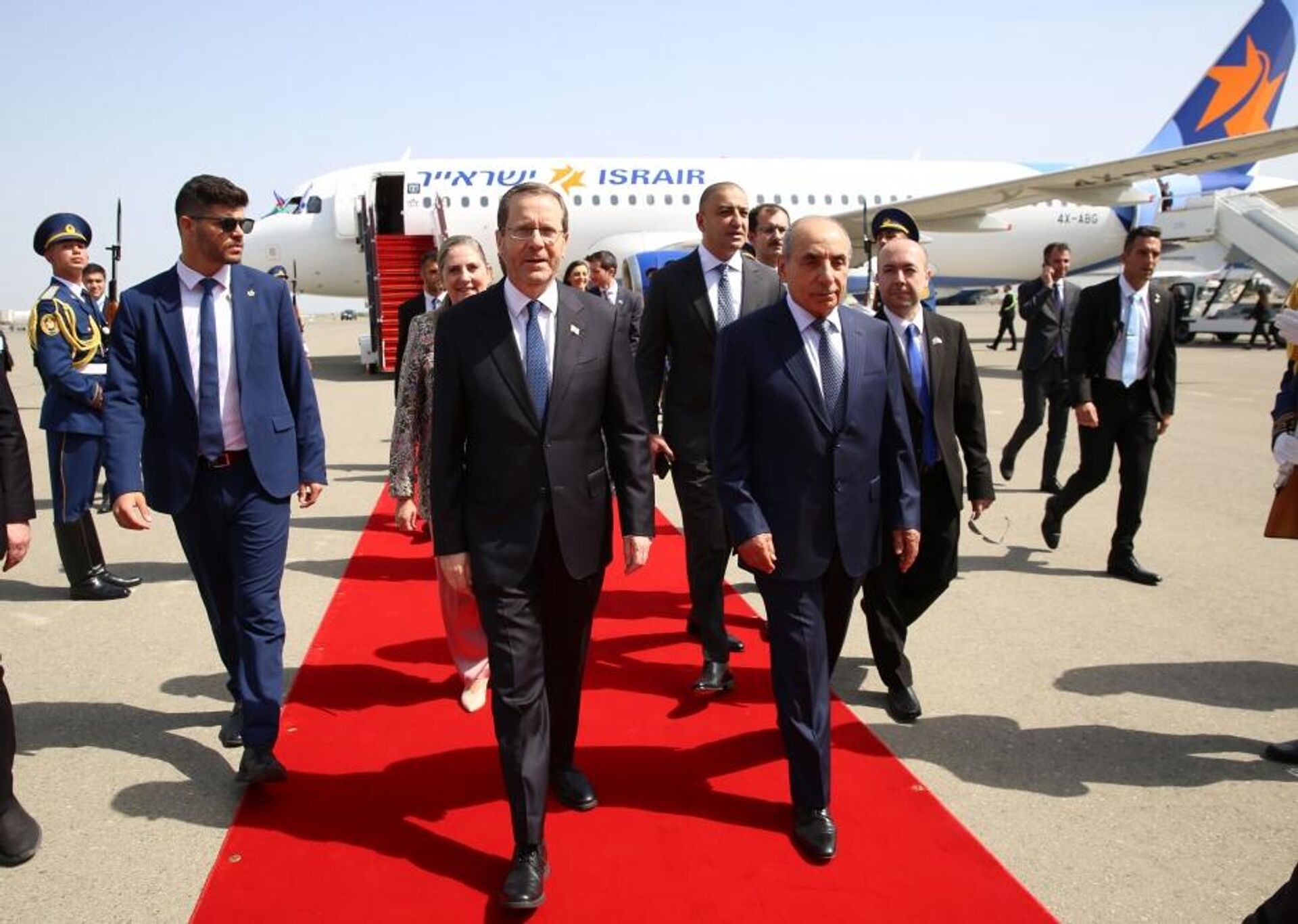 Президент Израиля Ицхак Герцог прибыл с официальным визитом в Азербайджан - Sputnik Азербайджан, 1920, 30.05.2023