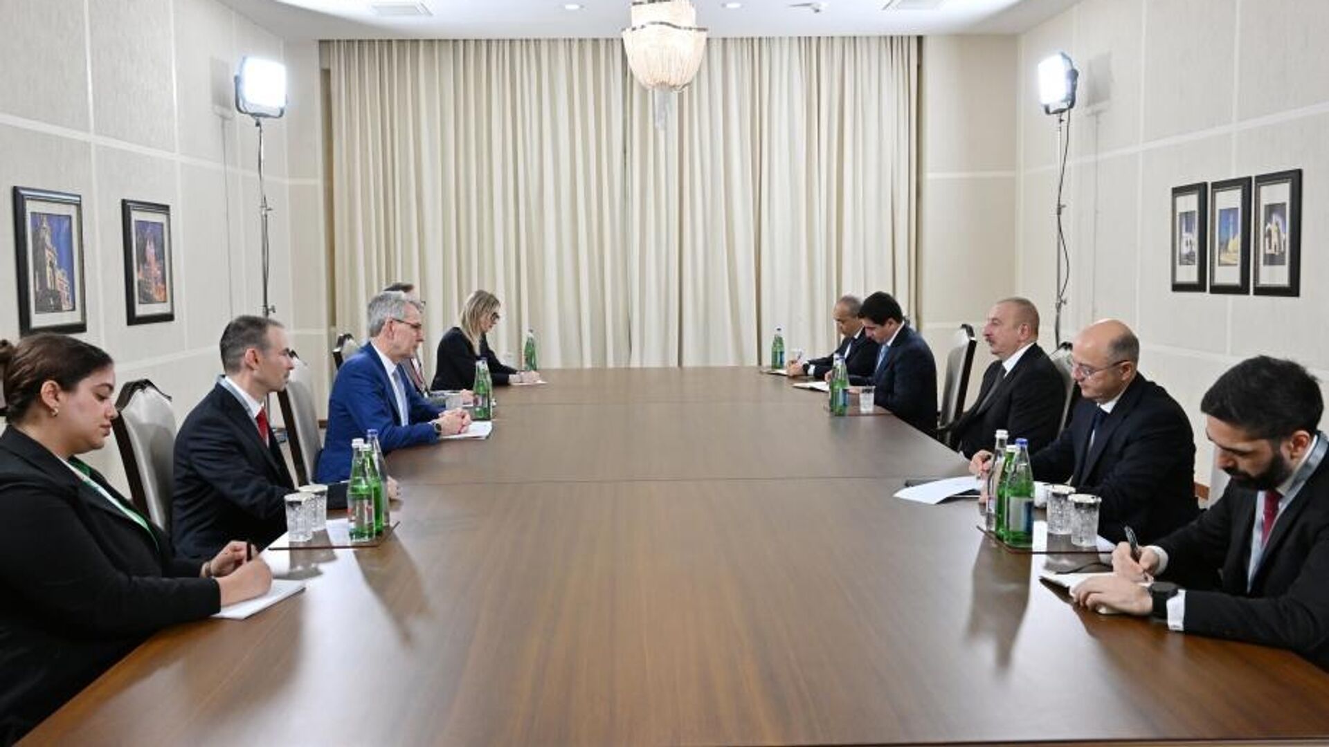 Президент Азербайджана и помощник Блинкена обсудили поставки энергоресурсов по ТМТМ - Sputnik Азербайджан, 1920, 31.05.2023