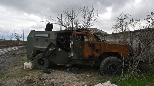 Ukrayna Ordusunun məhv edilmiş tankı - Sputnik Azərbaycan