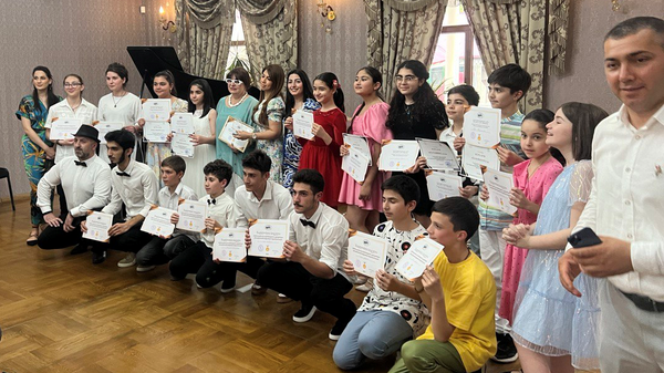 Участники проекта Бакинской филармонии Gənclərə dəstək выступили с концертом в Грузии - Sputnik Азербайджан