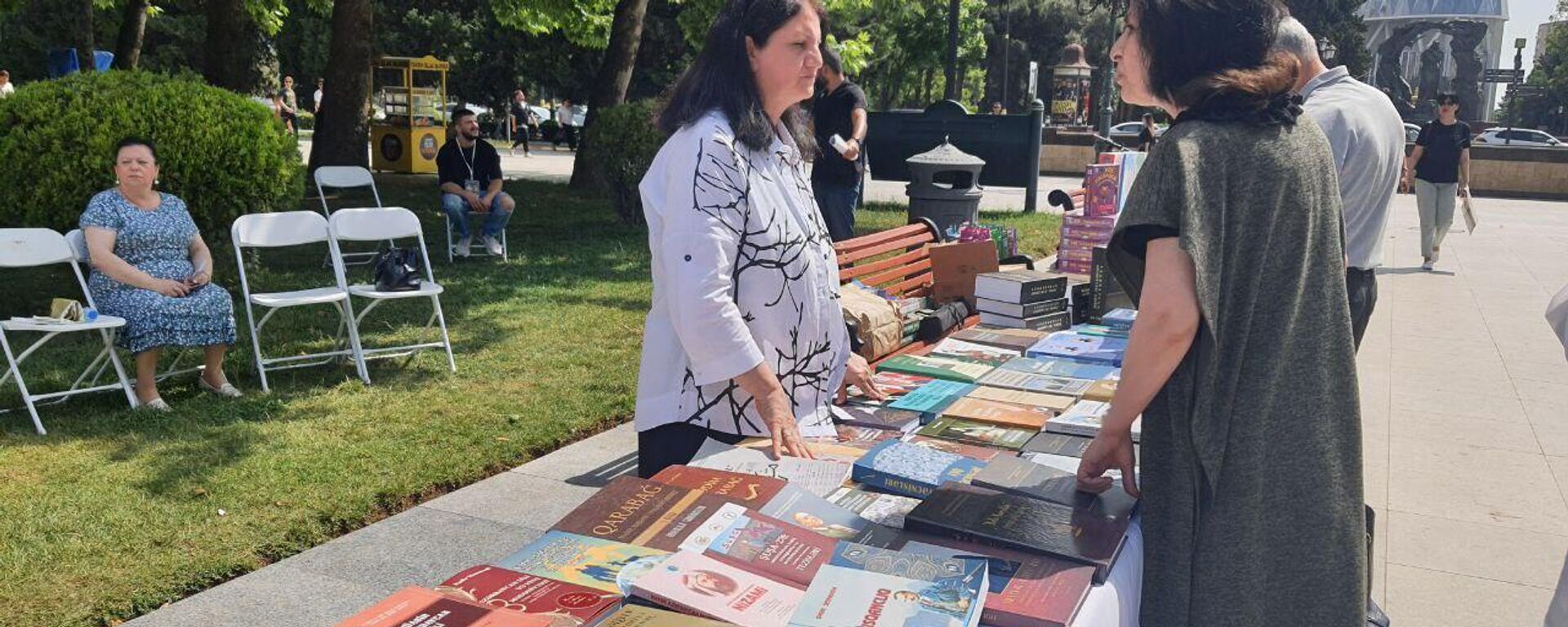 Открытие второго Фестиваля литературы и книги тюркского мира в парке перед Национальной академией наук - Sputnik Азербайджан, 1920, 05.06.2023