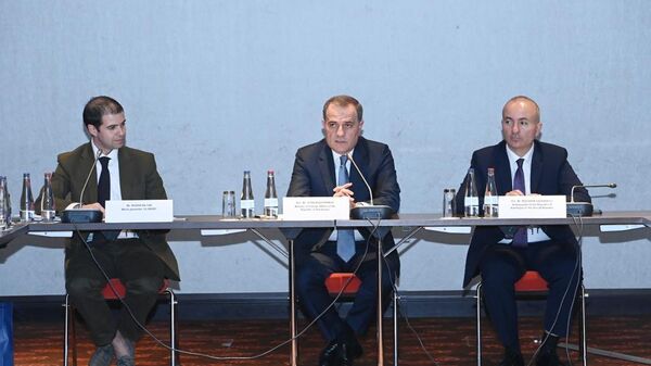 Глава МИД АР принял участие в круглом столе, организованных аналитическим центром GLOBSEC - Sputnik Азербайджан