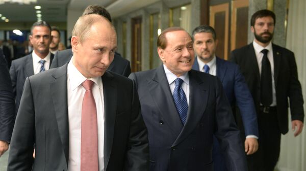 Vladimir Putin və Silvio Berluskoni, arxiv şəkli - Sputnik Azərbaycan