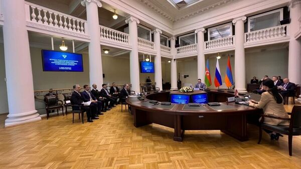 Состоялась трехсторонняя встреча между генеральными прокурорами Азербайджана, России и Армении - Sputnik Azərbaycan