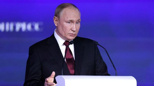Putinin SPBİF plenar iclasında çıxışı - Sputnik Azərbaycan
