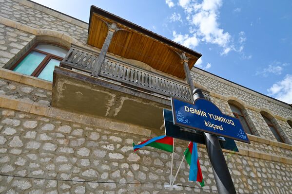 Улица Dəmir yumruq (&quot;Железный кулак&quot;) в Шуше. - Sputnik Азербайджан