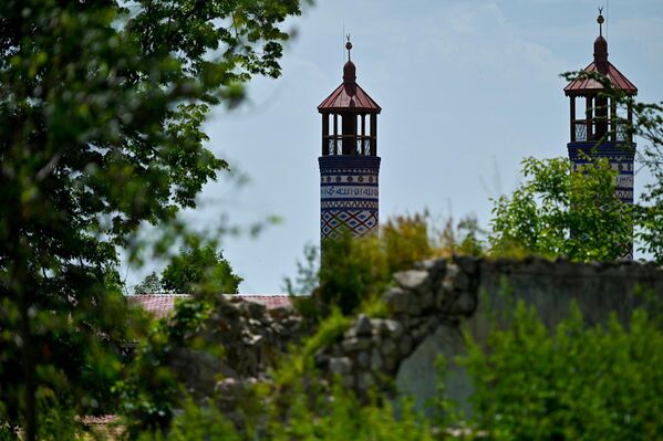 Вид на минареты мечети Говхар аги в Шуше. - Sputnik Азербайджан