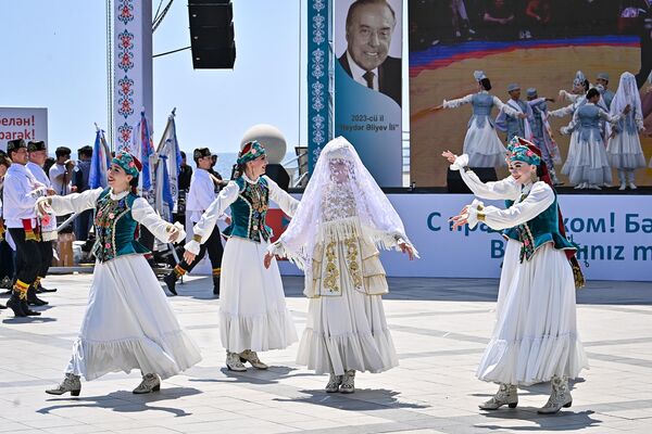 Татарский праздник Сабантуй отметили в Баку. - Sputnik Азербайджан