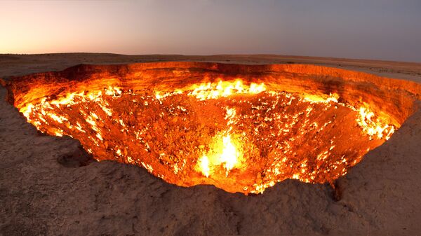 Дарваза - газовый кратер в Туркменистане - Sputnik Азербайджан