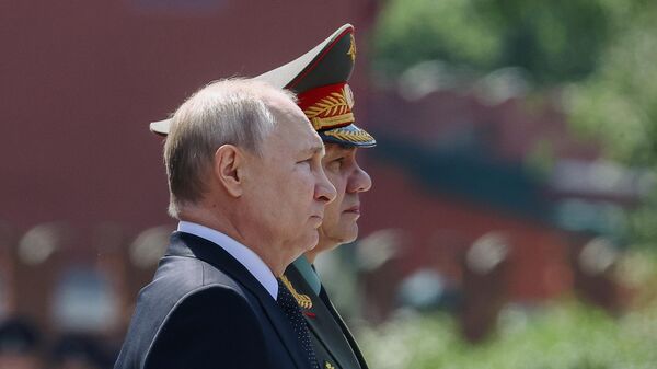 Vladimir Putin və Sergey Şoyqu - Sputnik Azərbaycan