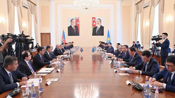 Али Асадов встретился с премьер-министром Казахстана - Sputnik Азербайджан