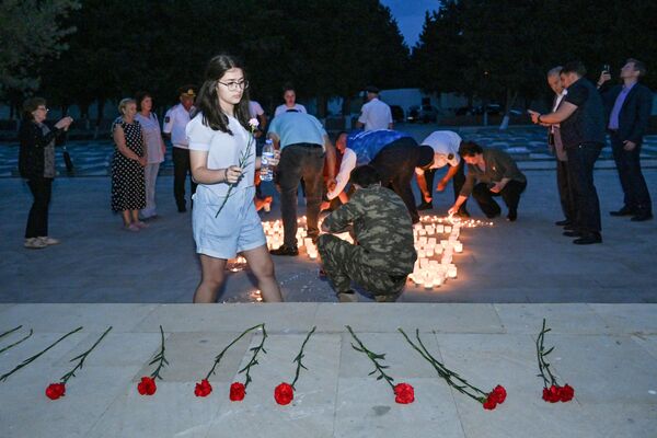 Акция &quot;Огненные картины войны&quot; в Баку. - Sputnik Азербайджан