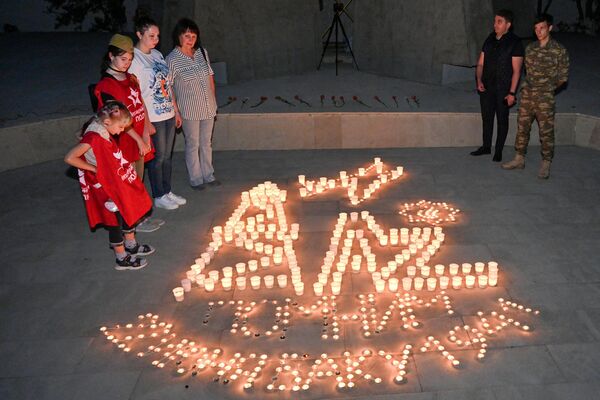 Акция &quot;Огненные картины войны&quot; в Баку. - Sputnik Азербайджан