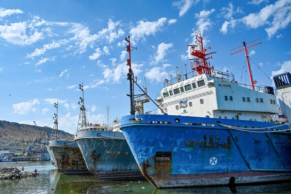«Кладбище» кораблей вблизи судоремонтного завода «Биби-Эйбат» - Sputnik Азербайджан