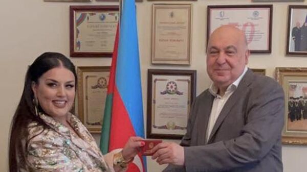 Заслуженная артистка Эльза Сеидджахан стала членом Союза писателей Азербайджана  - Sputnik Азербайджан
