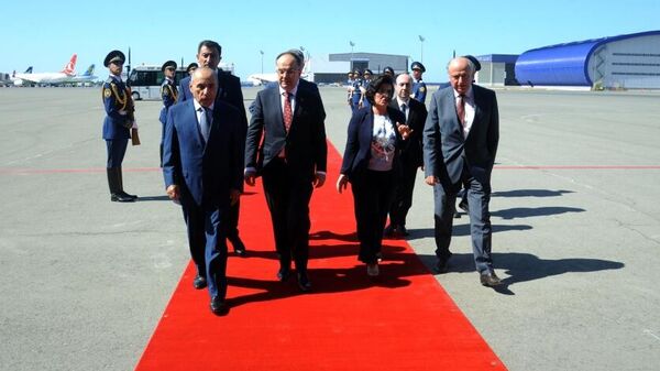 Президент Албании Байрам Бегай прибыл с официальным визитом в Азербайджан - Sputnik Азербайджан