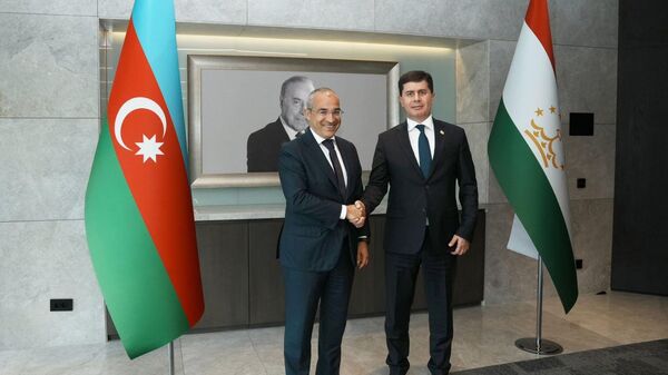 Азербайджан и Таджикистан обсудили продвижение взаимных инвестиций - Sputnik Азербайджан