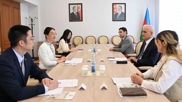 Встреча вице-премьера АР Шахина Мустафаева с послом КНР в Азербайджане Го Минь  - Sputnik Азербайджан
