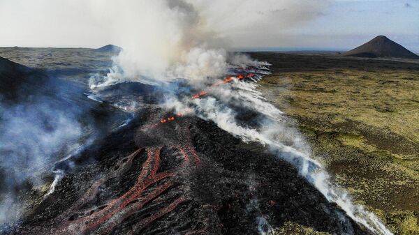 Извержение вулкана в Исландии - Sputnik Азербайджан