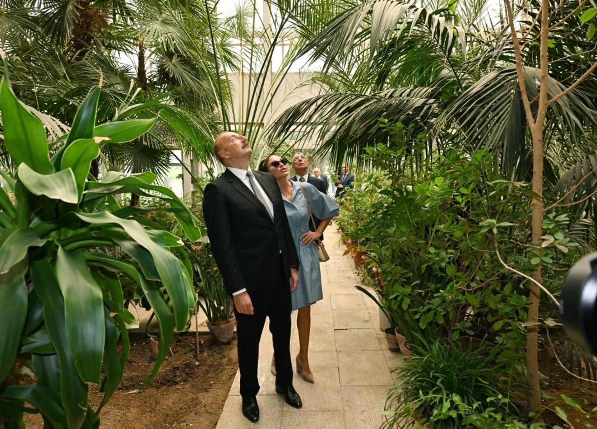 Президент Ильхам Алиев и первая леди Мехрибан Алиева ознакомились с работами, проводимыми в Центральном ботаническом саду - Sputnik Азербайджан, 1920, 12.07.2023
