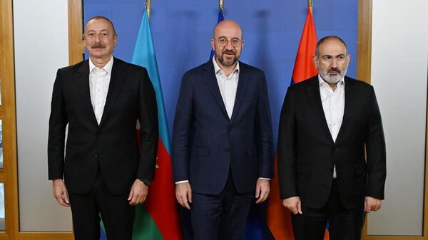 Встреча Ильхама Алиева, Шарля Мишеля и Никола Пашиняна началась в Брюсселе - Sputnik Азербайджан
