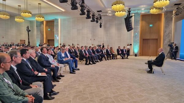 Prezident İlham Əliyev Forumda çıxış edir  - Sputnik Azərbaycan