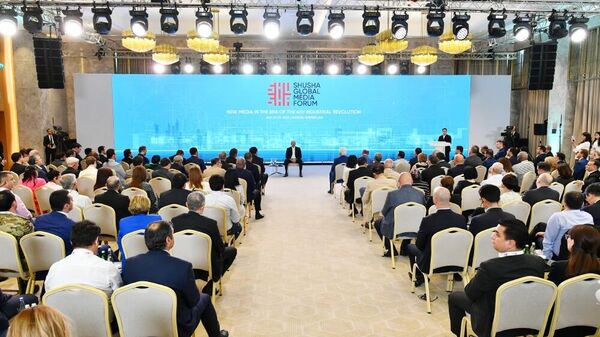 Prezident İlham Əliyev Forumda çıxış edir  - Sputnik Азербайджан