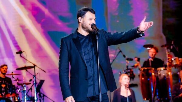 Эмин Агаларов дал грандиозный летний сольный концерт в Sea Breeze - Sputnik Азербайджан